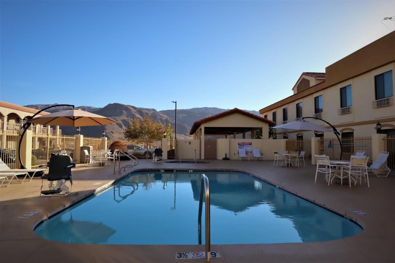 Oasis Inn And Suites 29 Palms Hotel Joshua Tree National Park Туентинайн Палмс Екстериор снимка