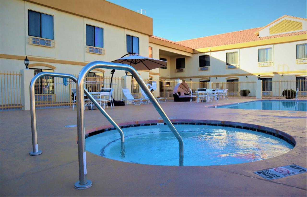 Oasis Inn And Suites Joshua Tree -29 Palms Туентинайн Палмс Екстериор снимка