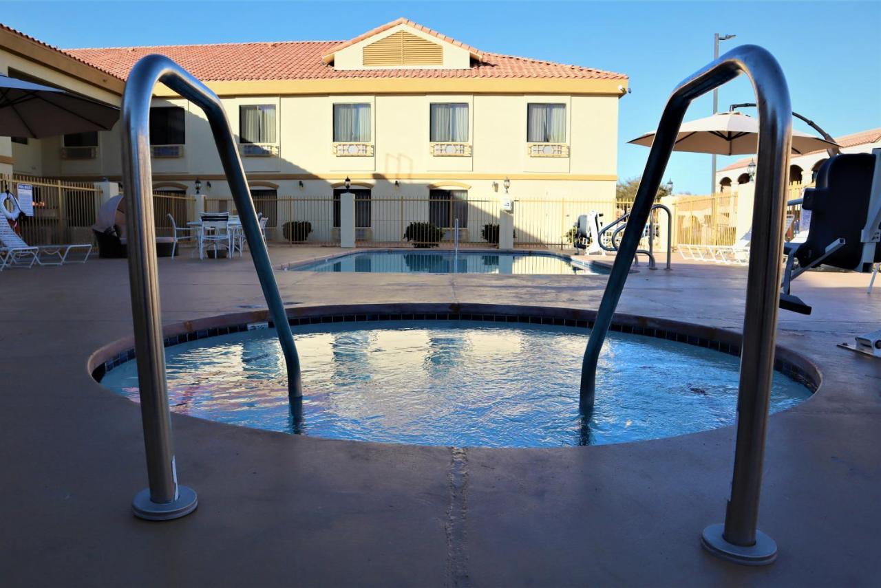 Oasis Inn And Suites 29 Palms Hotel Joshua Tree National Park Туентинайн Палмс Екстериор снимка