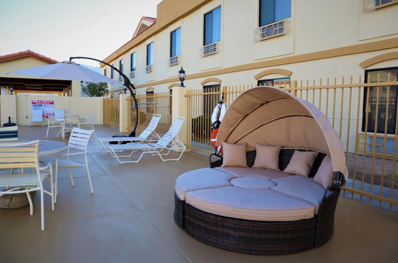 Oasis Inn And Suites 29 Palms Hotel Joshua Tree National Park Туентинайн Палмс Екстериор снимка