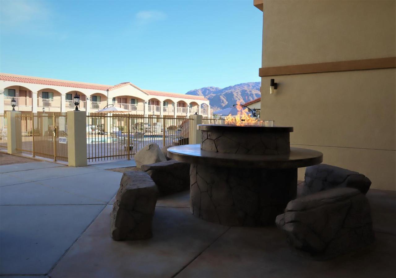 Oasis Inn And Suites 29 Palms Hotel Joshua Tree National Park Туентинайн Палмс Екстериор снимка
