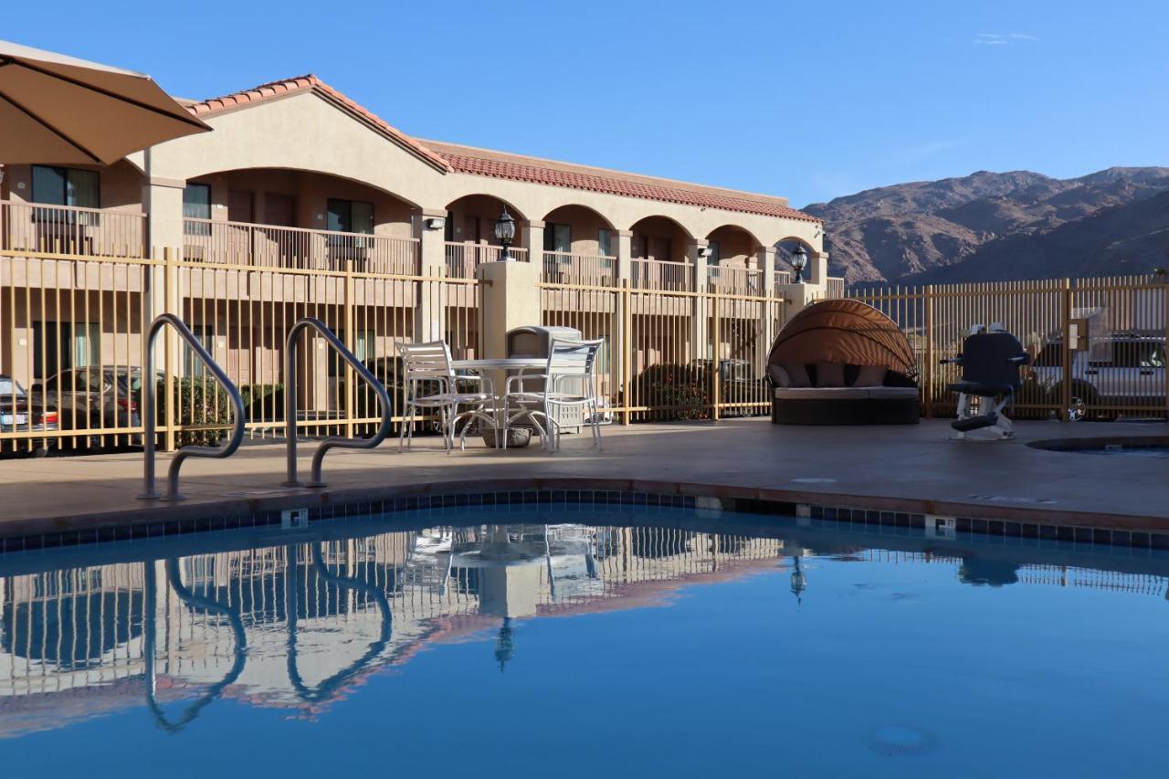 Oasis Inn And Suites 29 Palms Hotel Joshua Tree National Park Туентинайн Палмс Екстериор снимка