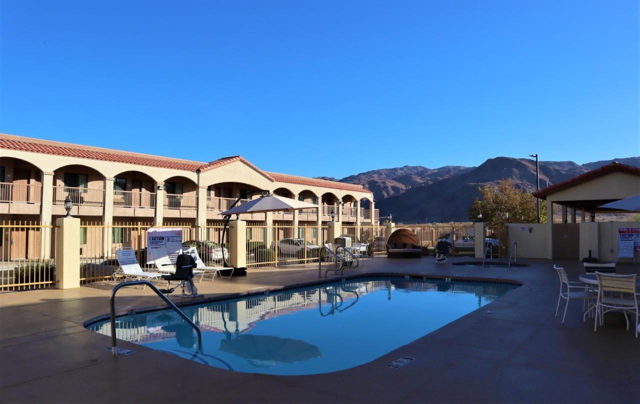 Oasis Inn And Suites 29 Palms Hotel Joshua Tree National Park Туентинайн Палмс Екстериор снимка