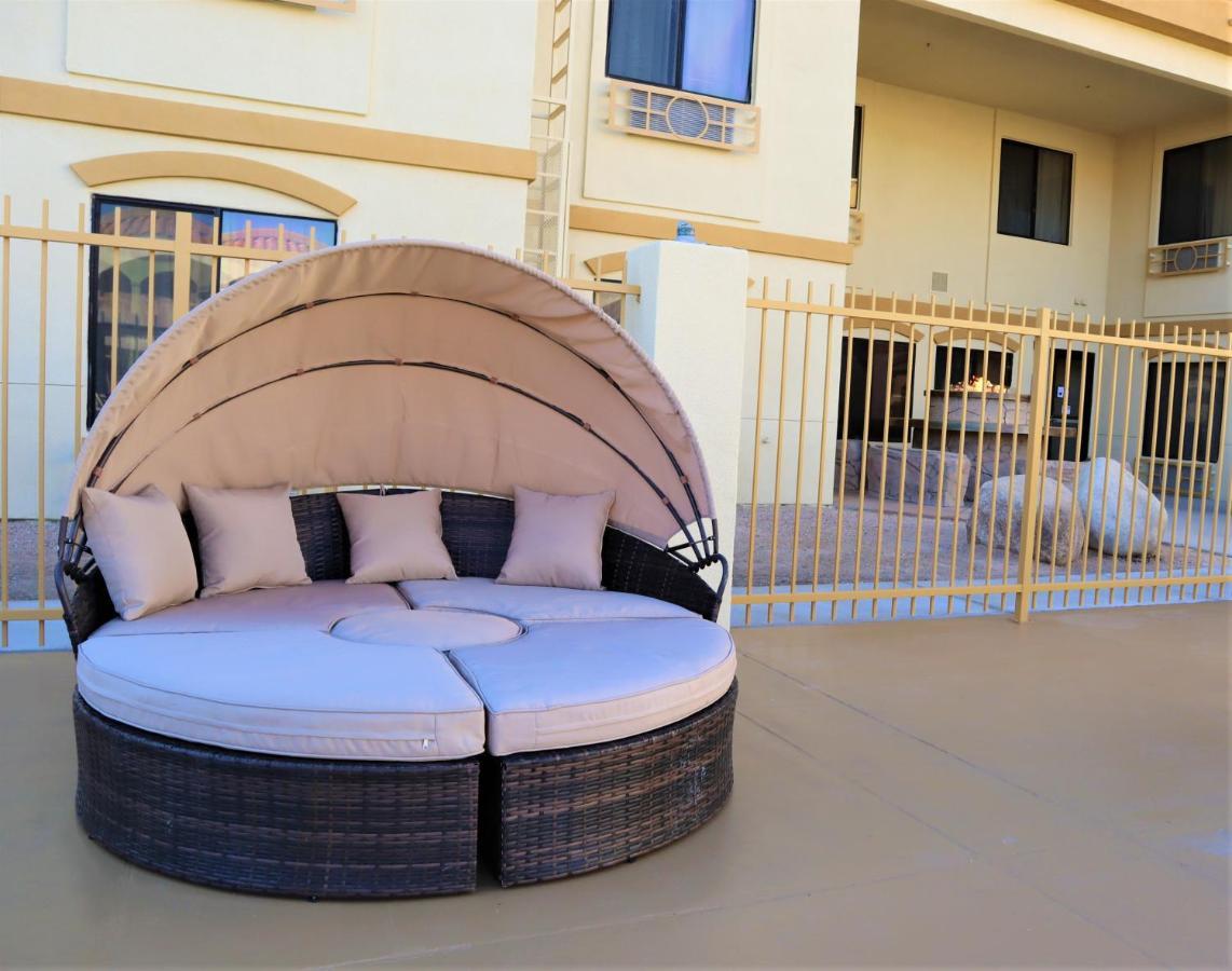 Oasis Inn And Suites 29 Palms Hotel Joshua Tree National Park Туентинайн Палмс Екстериор снимка