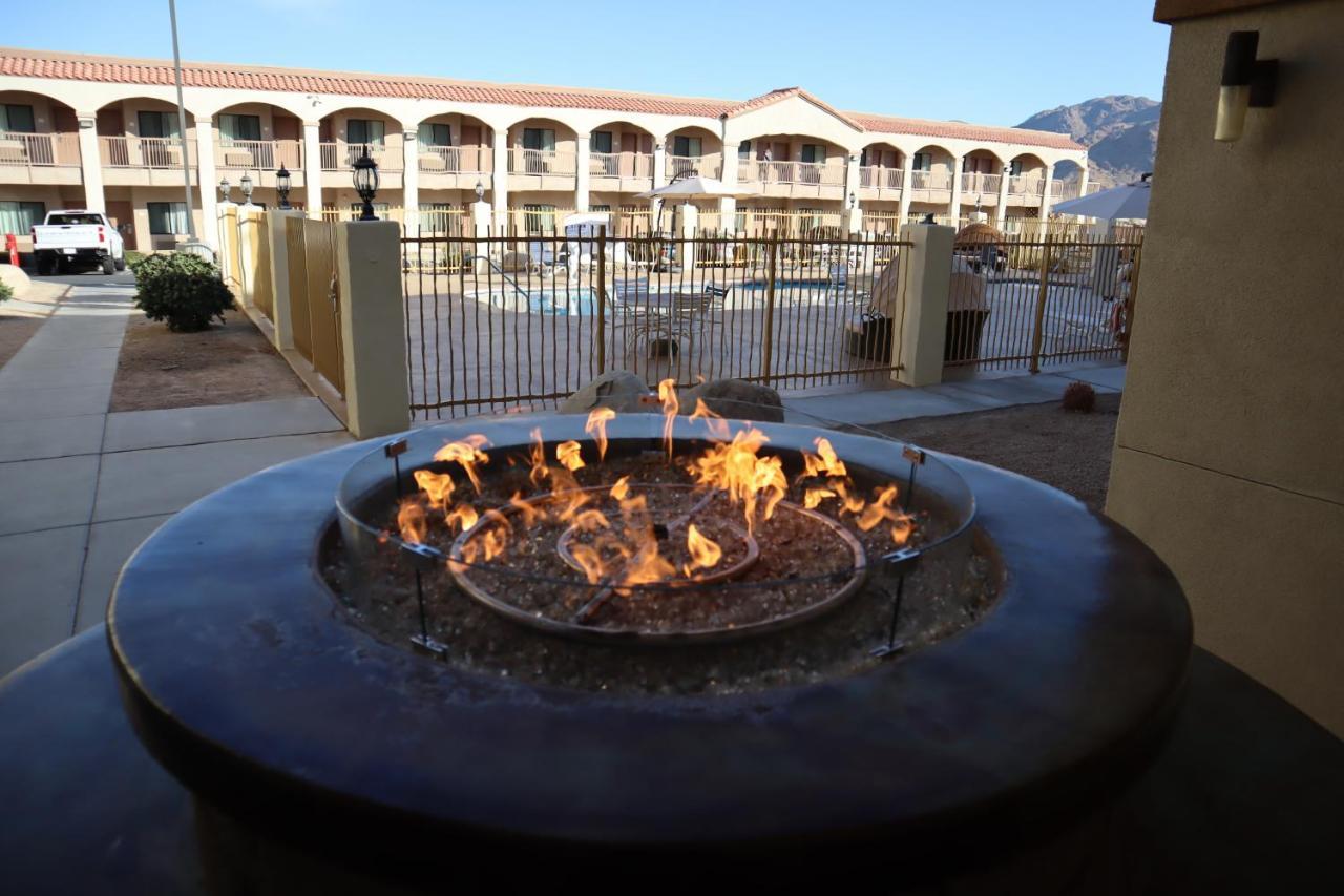 Oasis Inn And Suites 29 Palms Hotel Joshua Tree National Park Туентинайн Палмс Екстериор снимка
