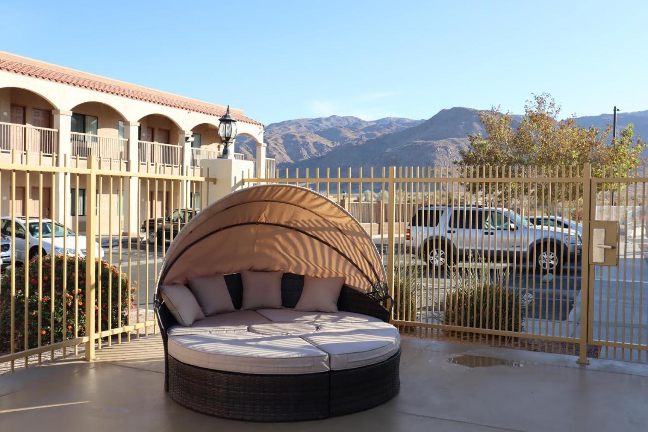 Oasis Inn And Suites 29 Palms Hotel Joshua Tree National Park Туентинайн Палмс Екстериор снимка