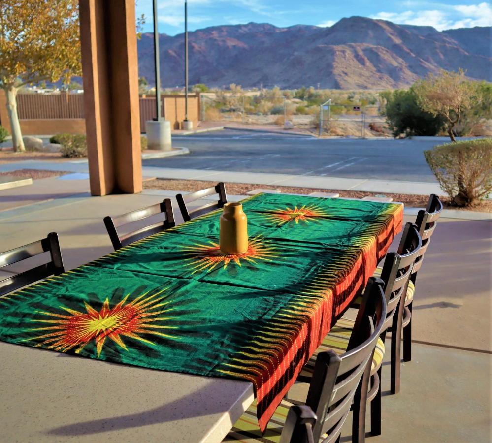 Oasis Inn And Suites 29 Palms Hotel Joshua Tree National Park Туентинайн Палмс Екстериор снимка